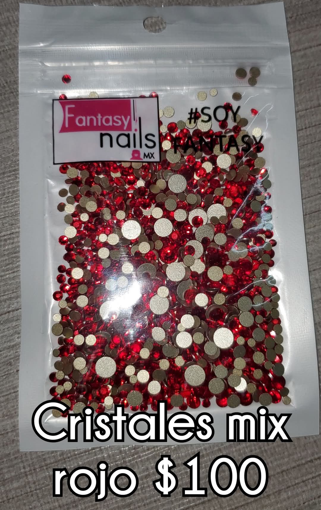 Cristales rojos Fantasy Nails